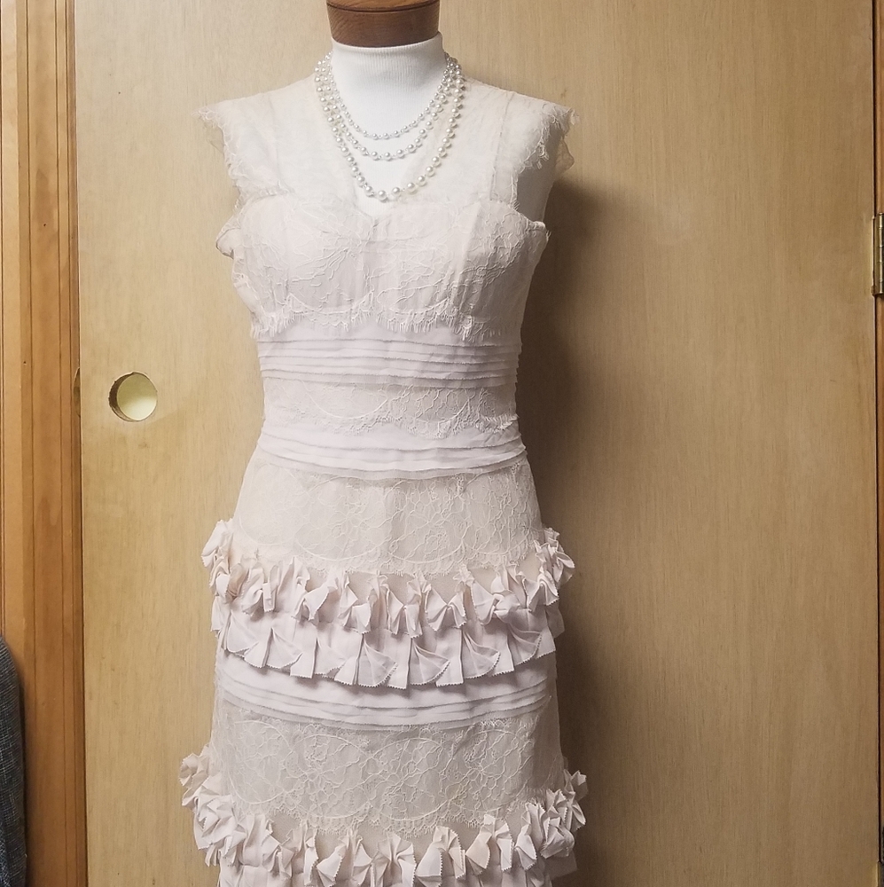 BCBG Lace Dress💕 Offers Available